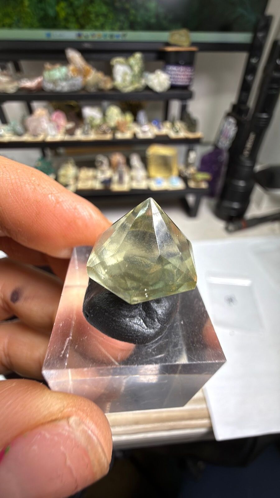 Libyan desert glass # 84