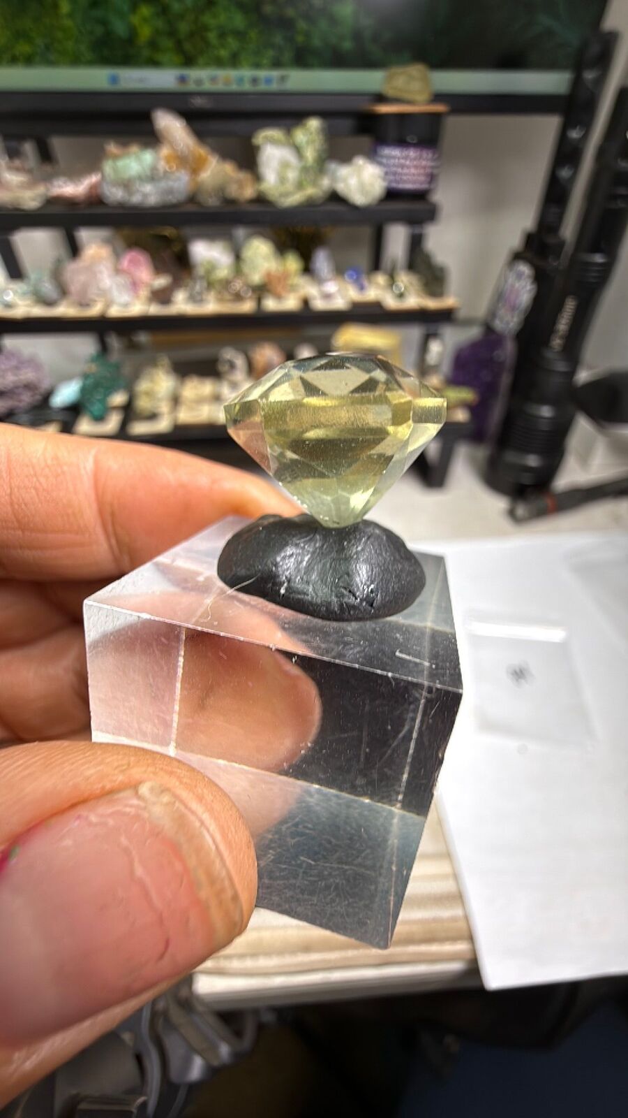 Libyan desert glass # 84