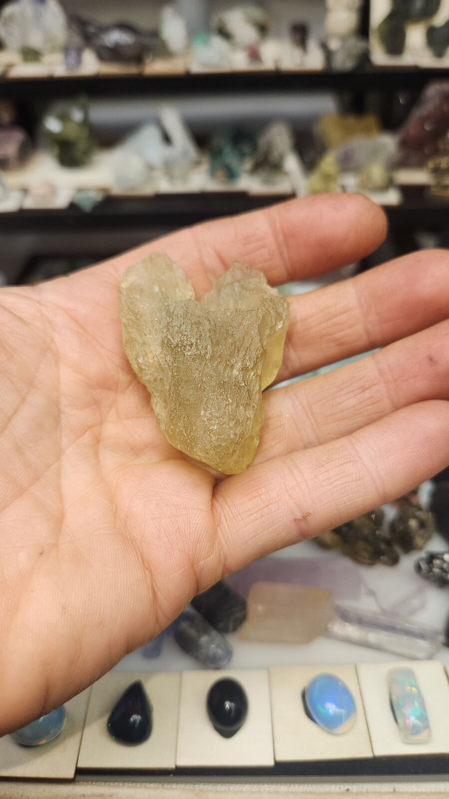 Libyan desert glass #47
