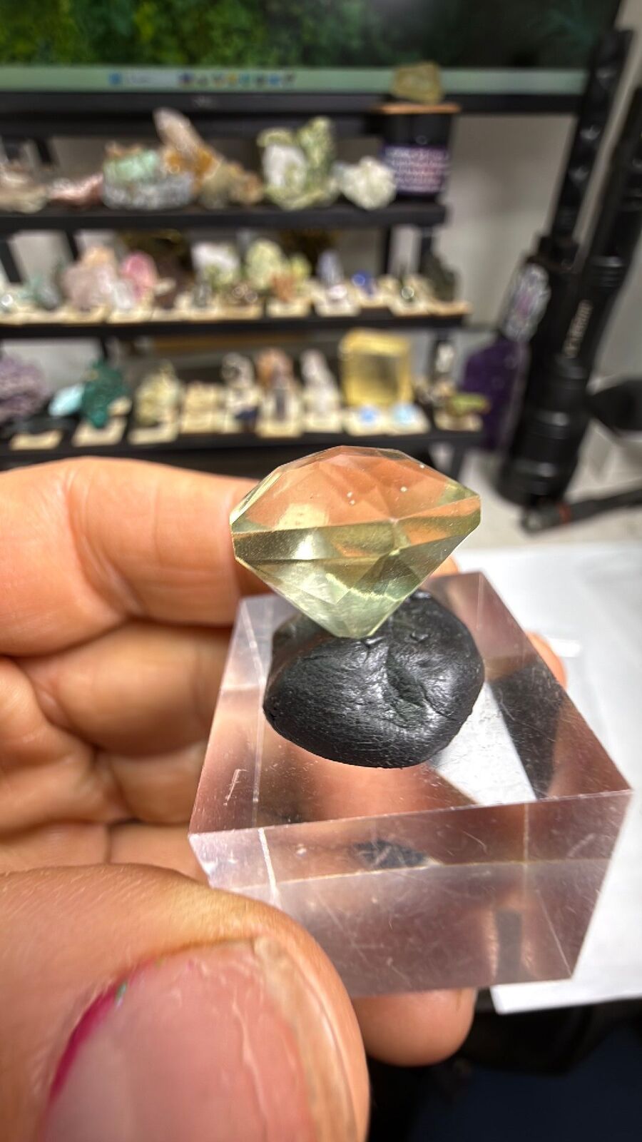 Libyan desert glass # 84