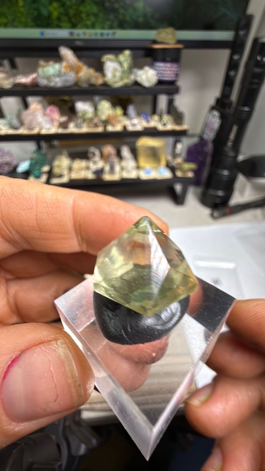 Libyan desert glass # 84