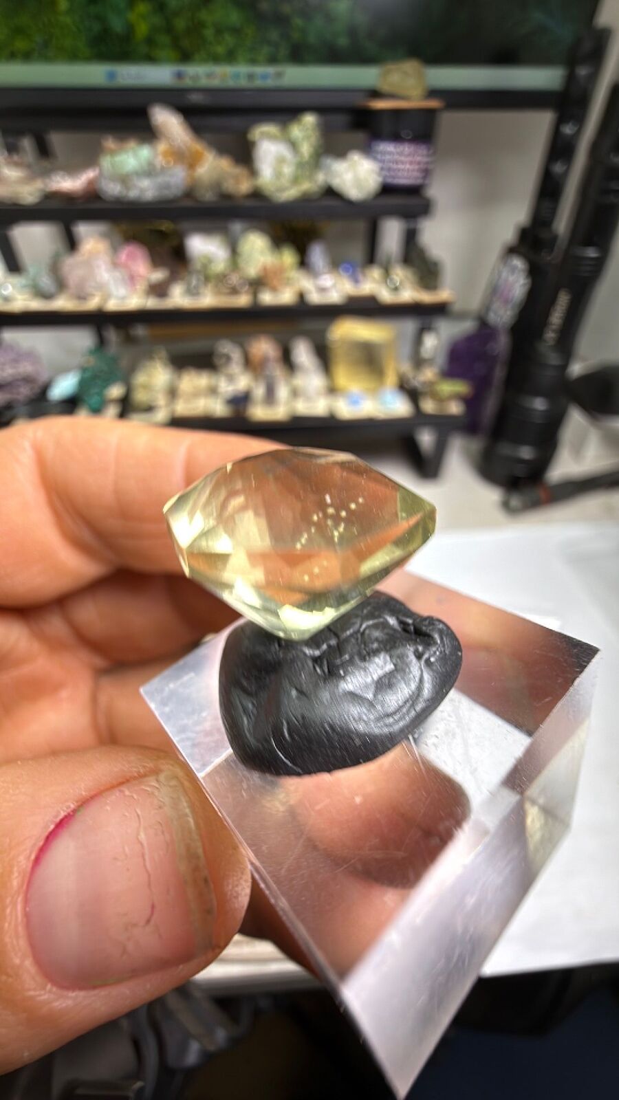 Libyan desert glass # 84