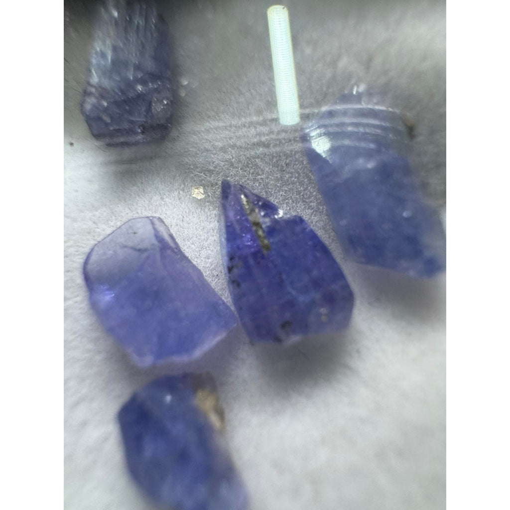 5ct box of tanzanite crystals #230